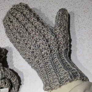Madison 88 crochet gloves